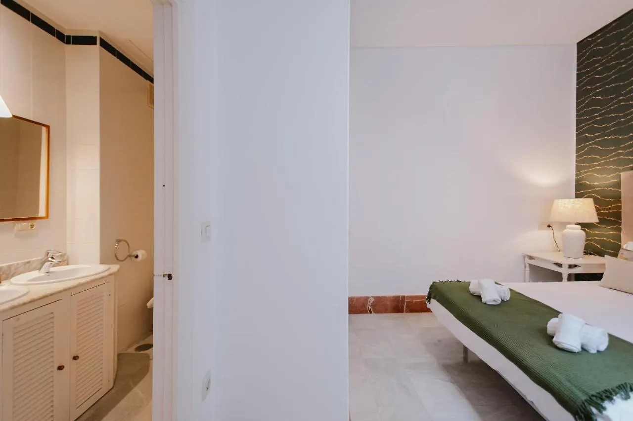 Bright And Cozy-1Bd 1Bth & 2Bd 1Bth- La Giralda Apartment Seville 0*,  Spain