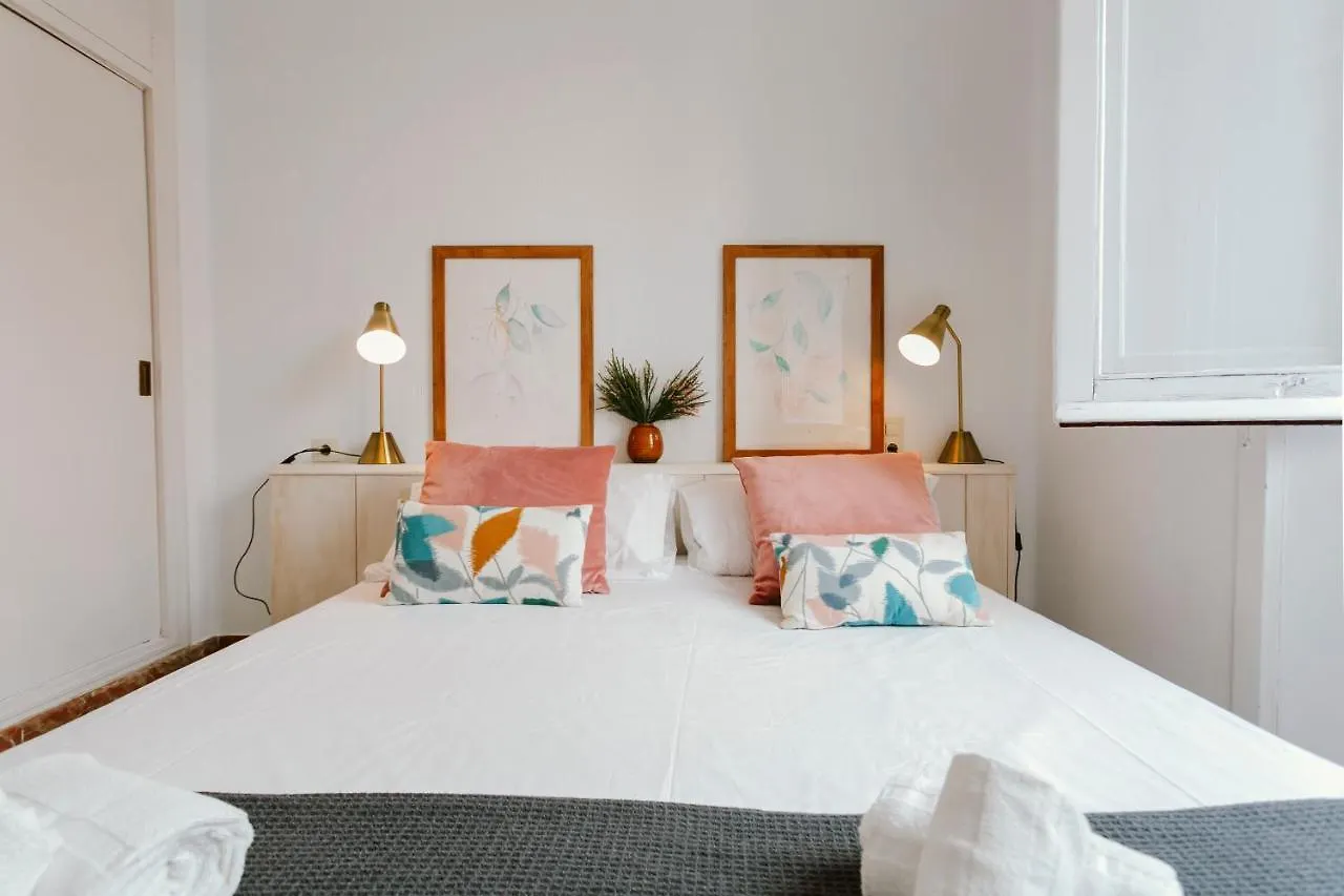 Bright And Cozy-1Bd 1Bth & 2Bd 1Bth- La Giralda Apartment Seville