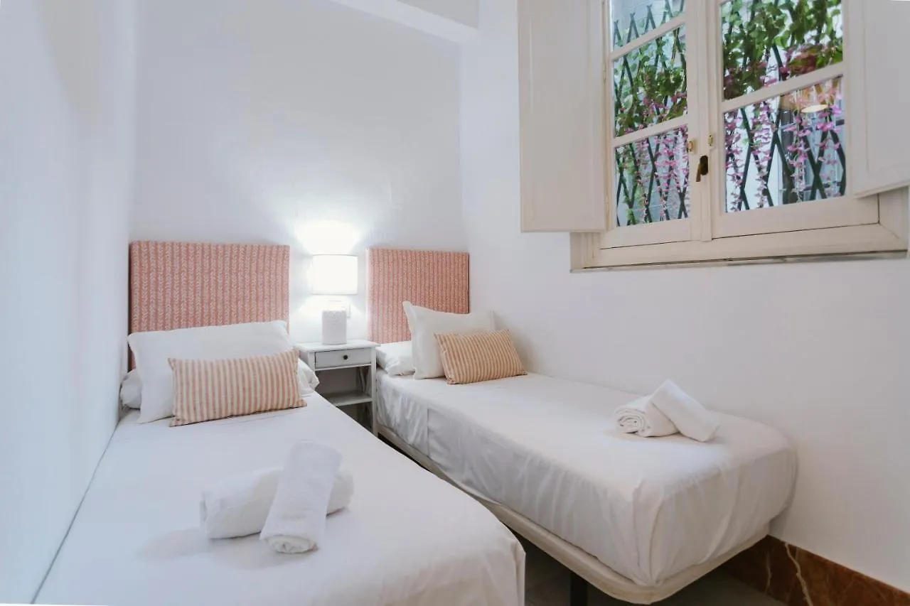 Bright And Cozy-1Bd 1Bth & 2Bd 1Bth- La Giralda Apartment Seville Spain